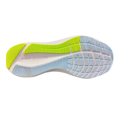 Bottom sole of Nike Zoom Winflo 10 highlighting non-slip rubber outsole and shock-absorbing cushioning.
