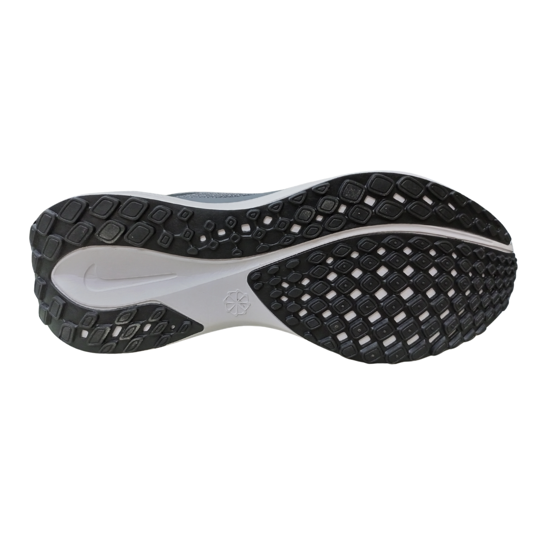 NK Running Pegasus 41 Black Duo rugged rubber outsole with multi-surface traction tread for grip on Pakistan’s roads or gym floors.