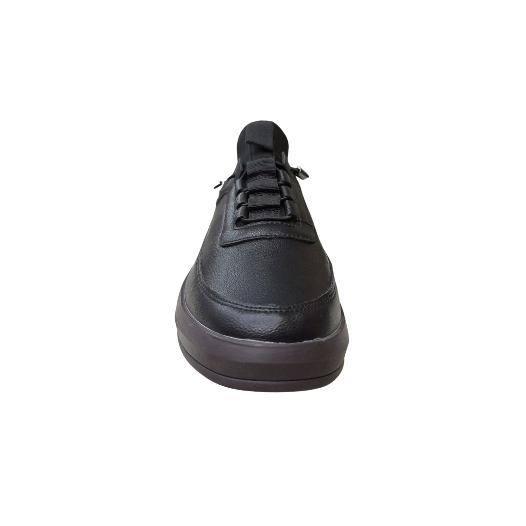  Stylish black sneakers with a minimalist lace-up design, offering superior comfort and flexibility. Ideal for casual and sporty looks. Shop now at Royaltrend.pk.